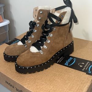 Steve Madden comfortable fur like upper boots size 6